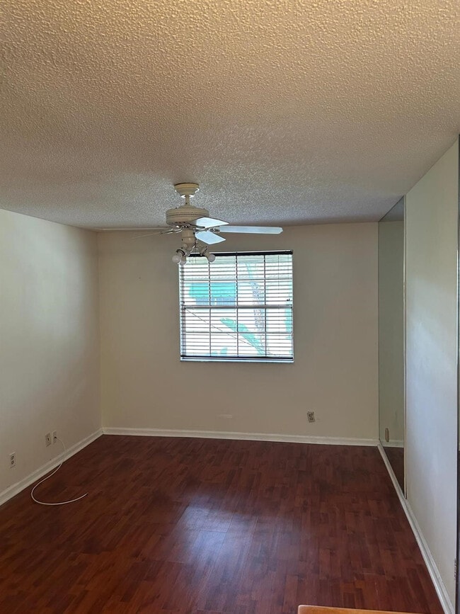 Building Photo - 6542 Via Regina