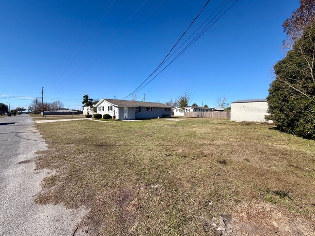 Building Photo - Single-Family House for Rent