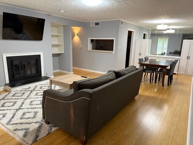 Building Photo - 202 Dunbar Dr