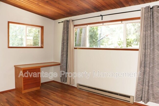 Building Photo - 3240 NW Elmwood Dr