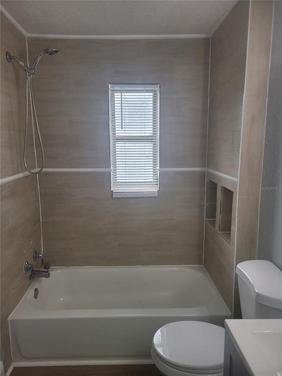 Building Photo - 1320 S Oleander Ave