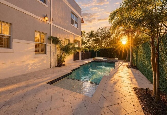 Building Photo - 2515 NE 18th St