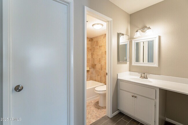 Building Photo - 11026 N 28th Dr