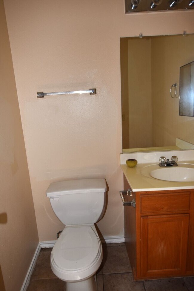 Building Photo - HP902 - 902-904 Sagewood Trail