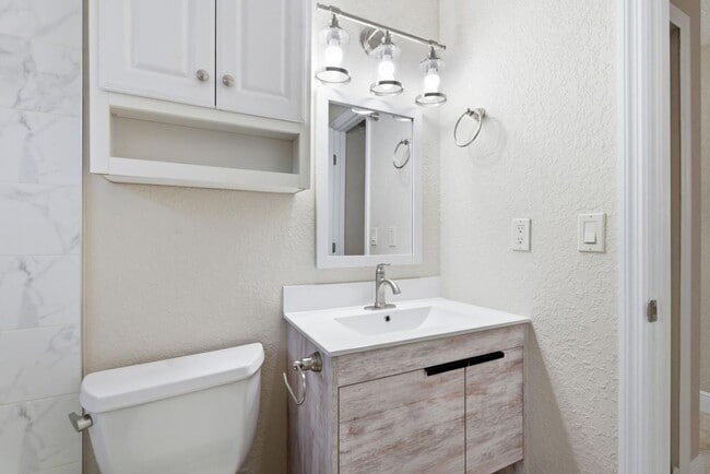 Building Photo - 2545 Conroy Dr