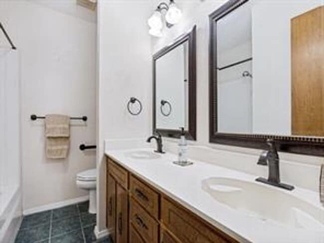 Building Photo - 1620 Post Oak Dr