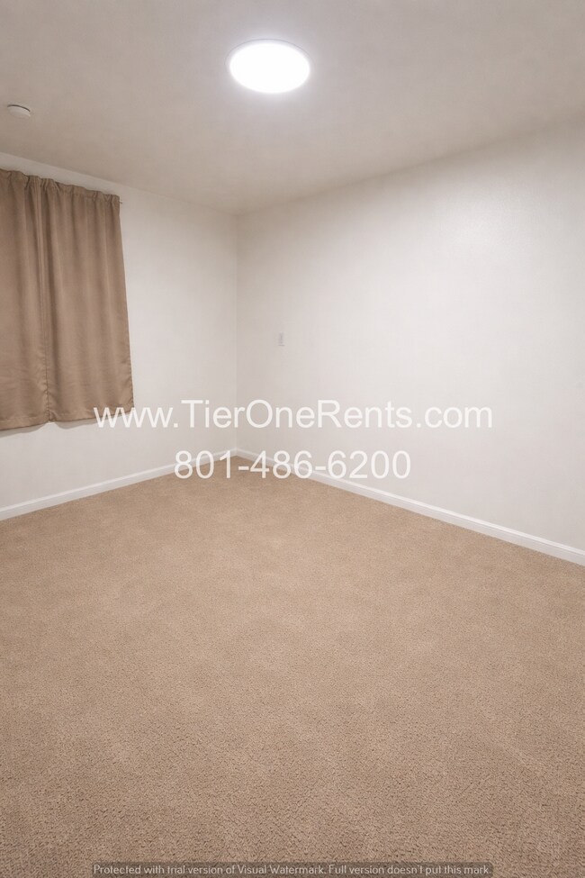Building Photo - **MOVE IN SPECIAL** Half off first month's rent