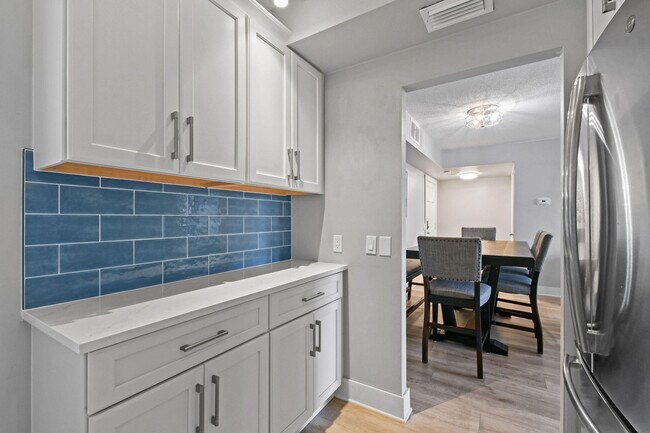 Building Photo - 225 S Beach Rd