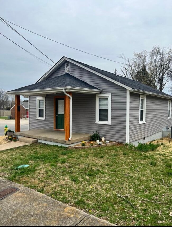 Primary Photo - 417 N Charlotte St
