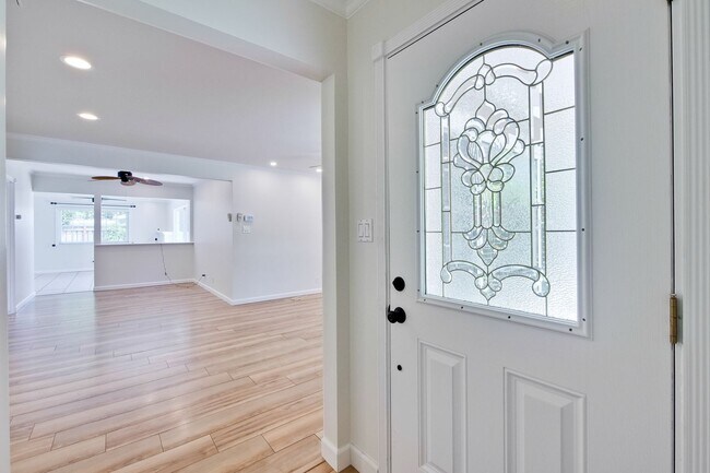 Building Photo - Single Story Gem in Saratoga! Quaint 3 BR 1.5 BA Home Ready for Occupancy with Air Conditioning &...