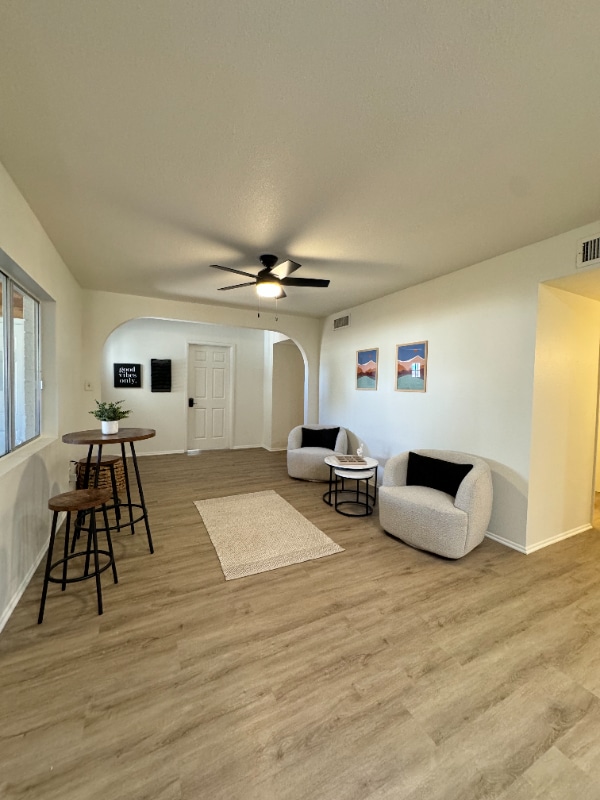 Building Photo - 2222 W Morningside Dr