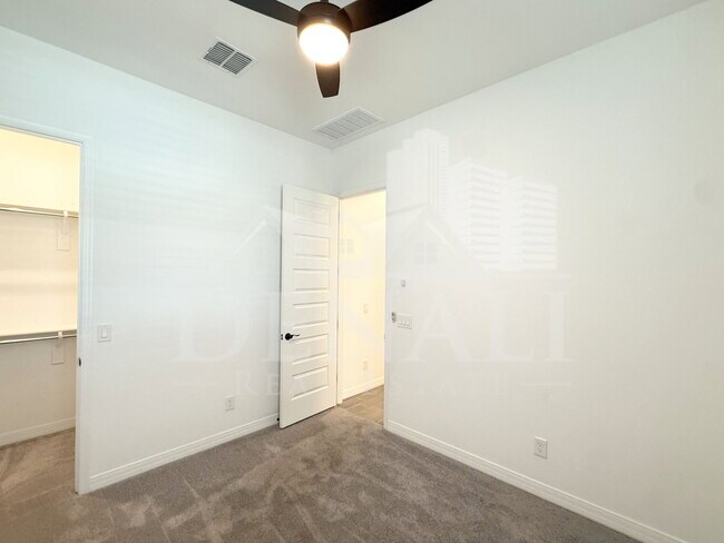 Building Photo - 5214 W Thresher Way