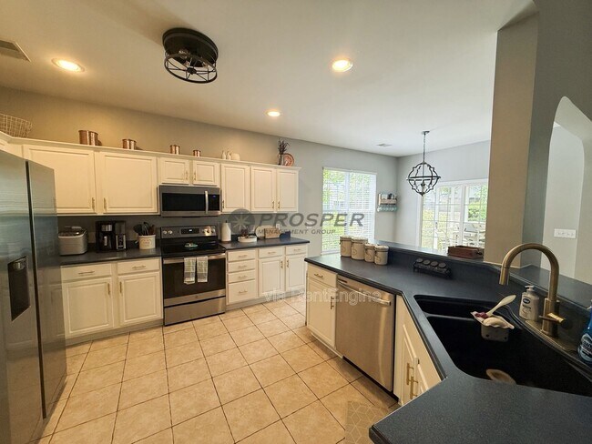 Building Photo - 833 Paran Oaks Dr