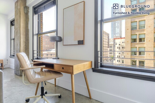 Building Photo - 810 S Spring St