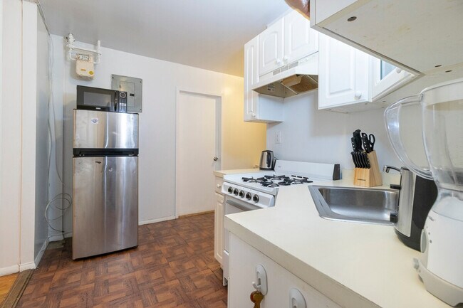 Building Photo - 316 E 96th St