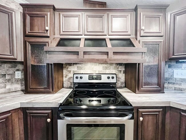 Building Photo - LOCATION! 5 mins from Carolina Beach bridg...