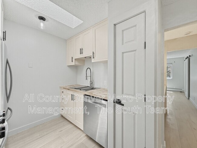 Building Photo - 2835 S Monaco St Pkwy