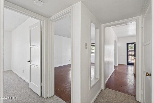 Building Photo - 901 W Willetta St