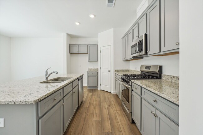 Building Photo - 633 Groover St
