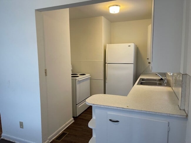 Building Photo - 323 S Weller