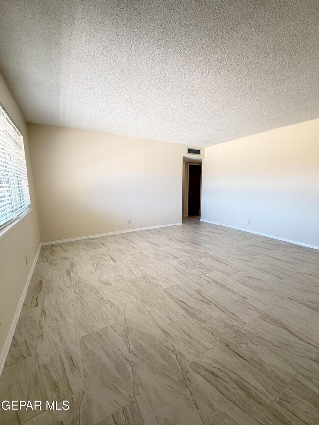 Building Photo - 5726 Waycross Ave
