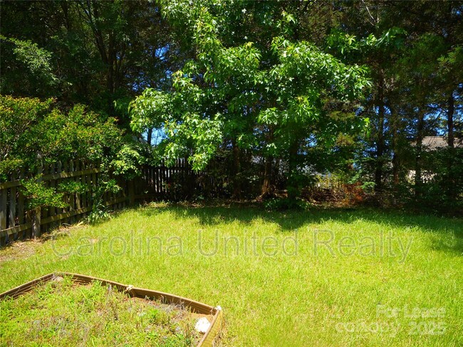 Building Photo - 1018 Fountainbrook Dr