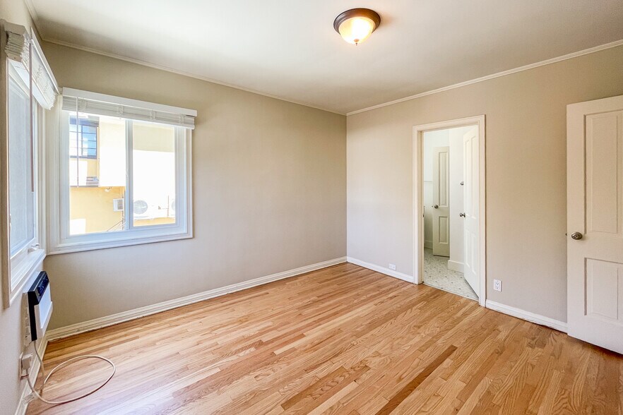Building Photo - 1763 Kelton Ave