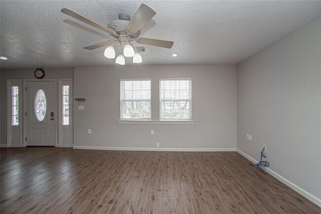 Building Photo - 10700 Deer Hill Dr