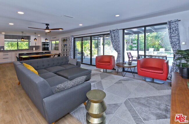 Building Photo - 2660 N Farrell Dr