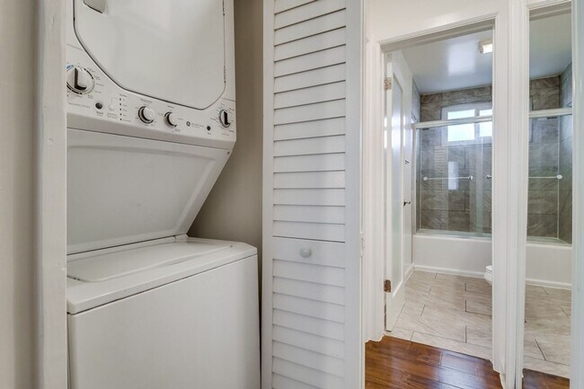 Interior Photo - 435 W. Regent St