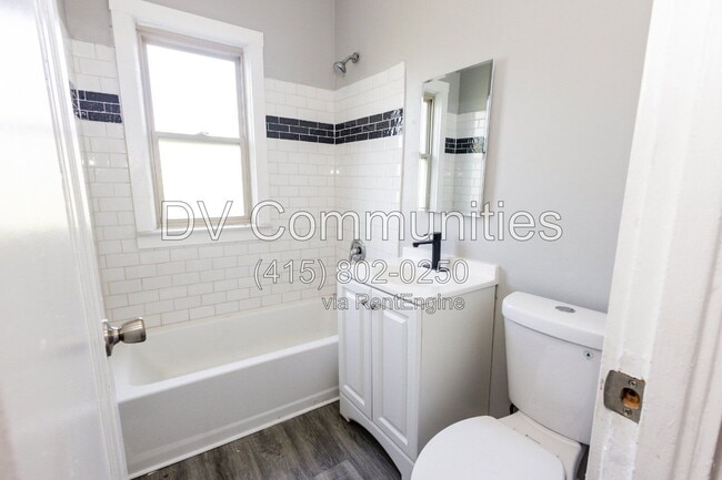 Building Photo - 2988 S Moreland Blvd
