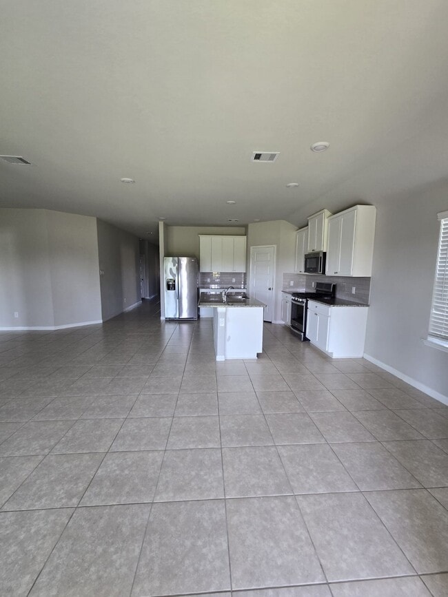 Building Photo - 2815 Dry Creek Dr