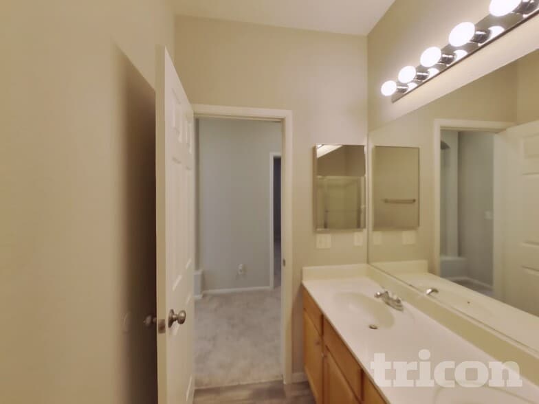 Building Photo - 2907 Extravagant Ave