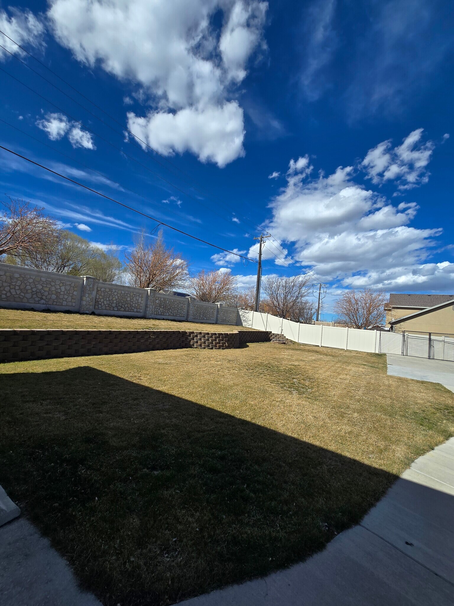 Building Photo - 13536 S Rose Hill Dr