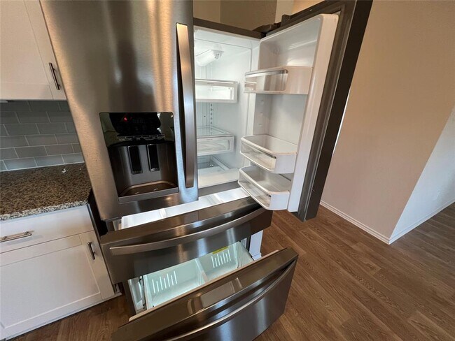 Building Photo - 305 Wirecrested Dr