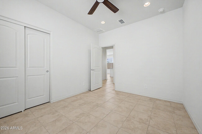 Building Photo - 8954 W San Juan Ave