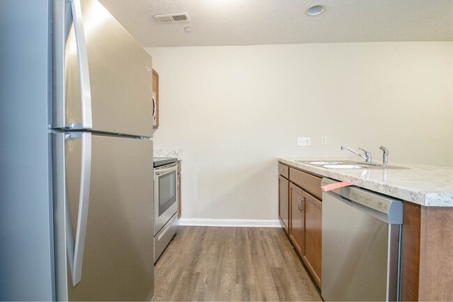 Building Photo - 1640 Golf Club Ln