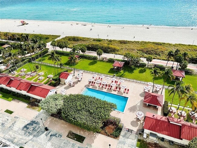 Building Photo - 2555 Collins Ave