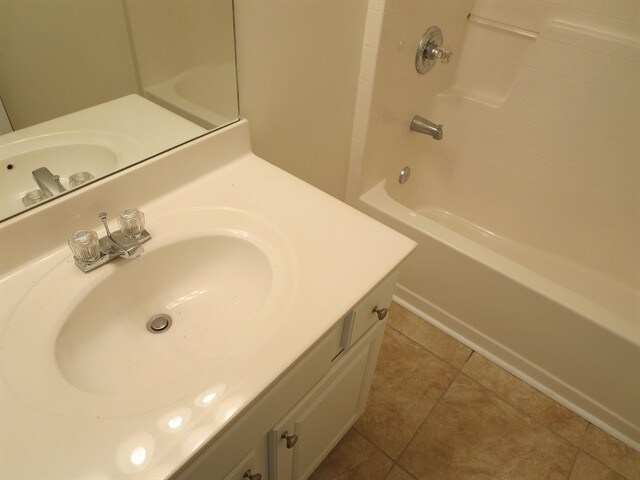 Building Photo - 811 Buffington Way