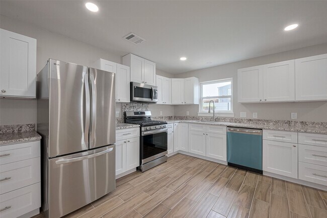 Building Photo - 4111 Beggs St