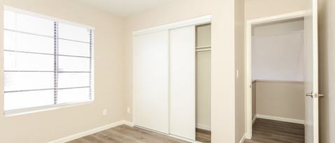 Building Photo - 4546 E Villa Theresa Dr