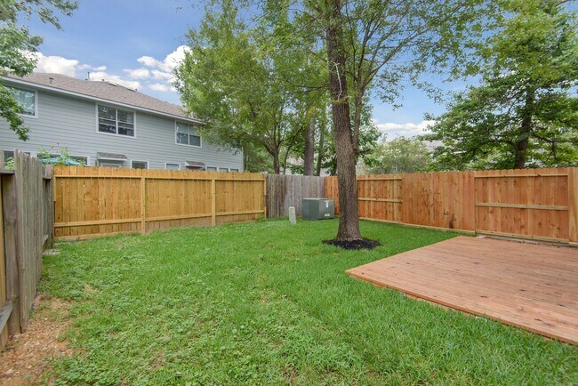 Building Photo - 19 Musk Rose Ct