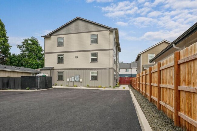 Building Photo - 190 Elma Ave SE