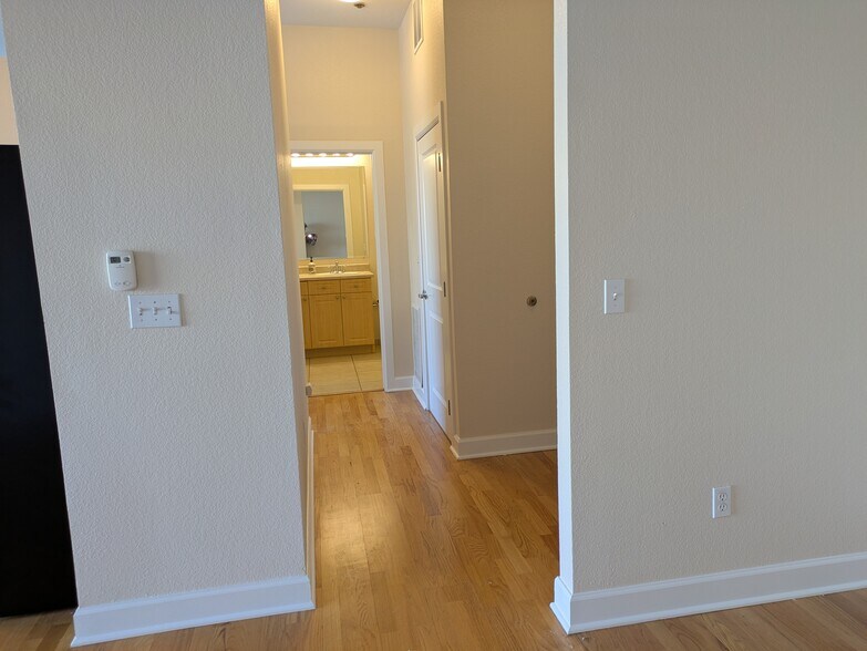 Building Photo - 5677 Park Pl