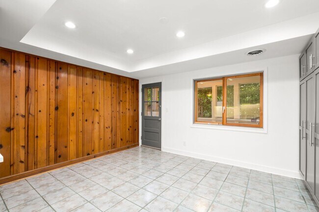 Building Photo - 3 Bed 2 Bath - Takoma Park Split Level - 1...