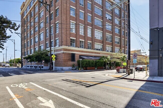 Building Photo - 1850 Industrial St