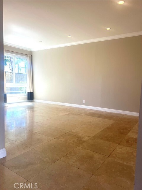 Building Photo - 5052 Hampton Ct