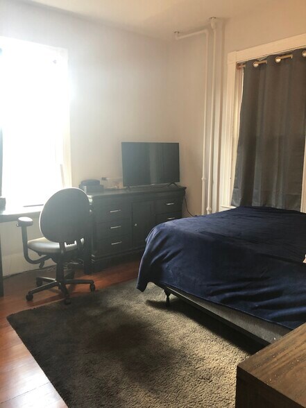 Building Photo - 6 Bucknam St