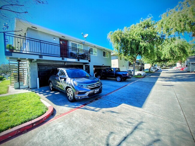 Building Photo - Beautifully Remodeled Two-story 2bd Condo ...