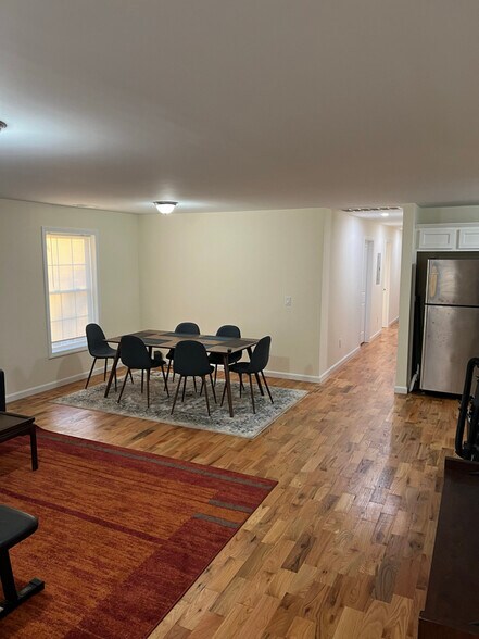 Building Photo - 136 Cooper St